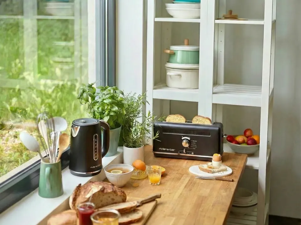 Riviera & Bar Duo set fierbător 1,8 L + prăjitor negru reglabil